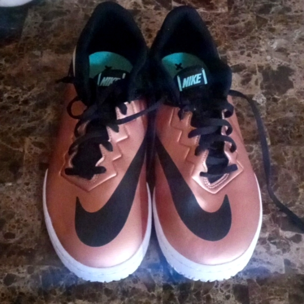 Soccer shoes